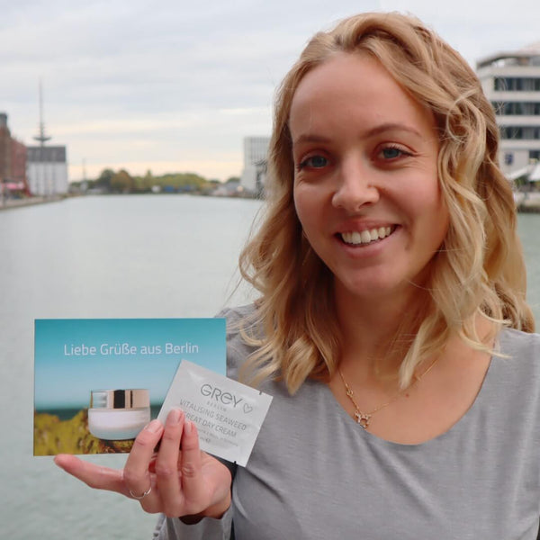 Jetzt kostenlose Probe der Vitaslising Seaweed Great Day Cream anfordern und liebe Grüße aus Berlin erhalten. 